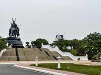 พระราชานุสาวรีย์ สมเด็จพระศรีสุริโยทัย