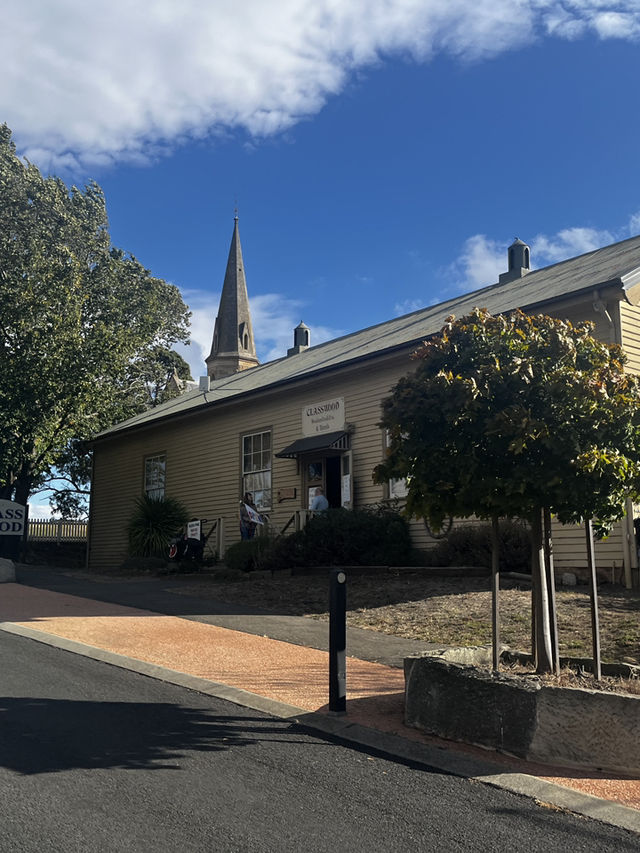 Explore the scenic historic town - Oathlands