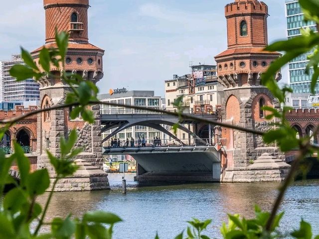 Oberbaum Bridge: Berlin's Iconic Link Between Past and Present