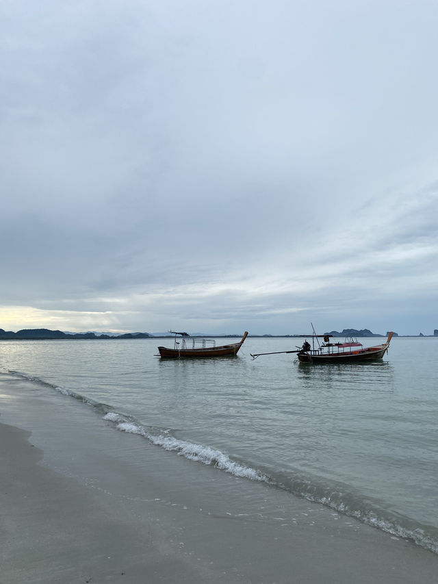 ใครว่าทะเลตรังไม่สวย?