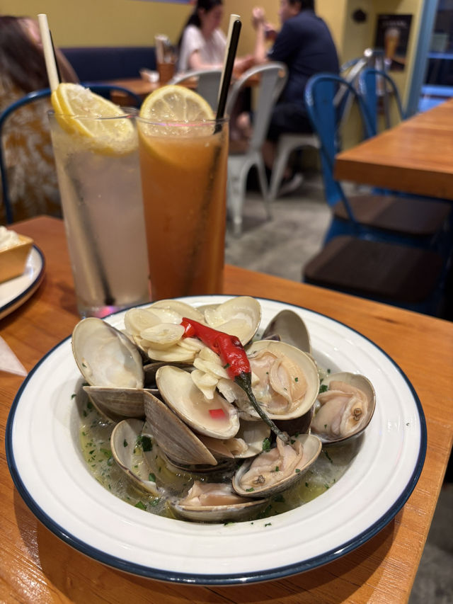 炸魚薯條專門店，烤雞也驚艷