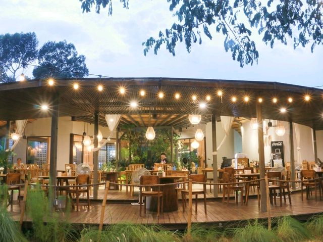เกื้อ คาเฟ่