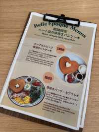可愛すぎる！ハートのパンケーキ♡