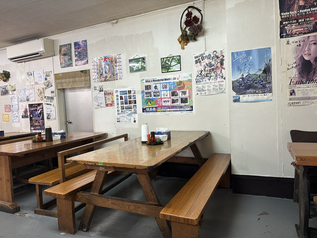 【亀かめそば｜かめかめそば】 那覇・若狭の地元食堂で味わう、コスパ抜群の沖縄そば