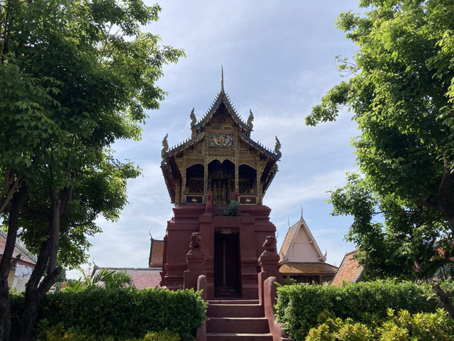 กราบไหว้พระธาตุขอพร “วัดพระธาตุหริภุญชัย”