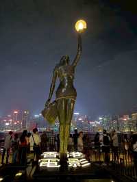 🚢 維多利亞港：在海風中，與香港心跳共振的夜