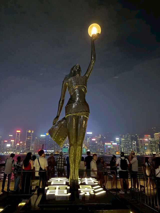 🚢 維多利亞港：在海風中，與香港心跳共振的夜