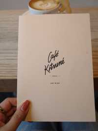 🌟【青山 Café Kitsuné（カフェ キツネ）】和モダン空間で愉しむ、こだわりの一杯とスイーツ🎨