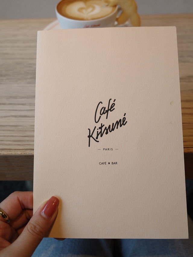 🌟【青山 Café Kitsuné（カフェ キツネ）】和モダン空間で愉しむ、こだわりの一杯とスイーツ🎨