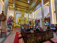 สักการะหลวงพ่อโตพระพุทธรูปศักดิ์สิทธิ์เมืองแปดริ้ว