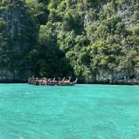 เกาะพีพี (Phi Phi Islands) 🌴🌊 