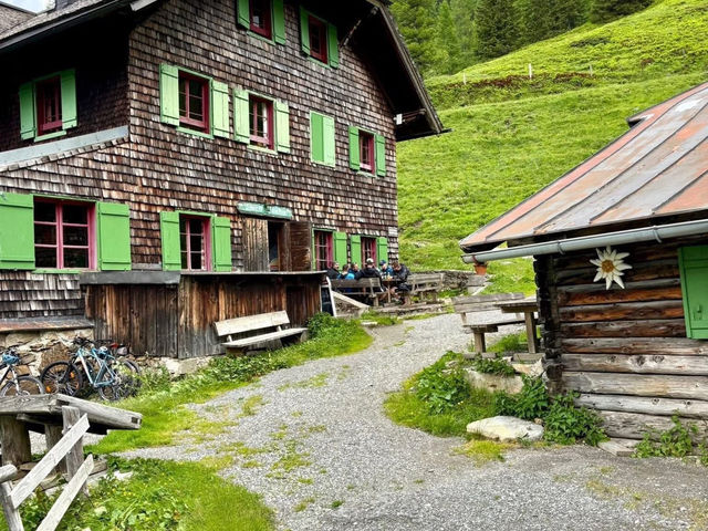 🌄 アルプスの頂で出会う、心に残る絶景体験——Edelweißspitzeへようこそ！ 🇦🇹✨