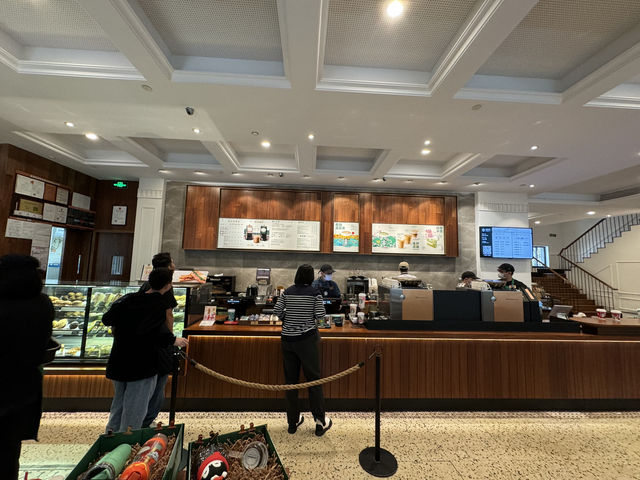 Starbucks with a Historic Twist at Shamian Park ☕🏛️