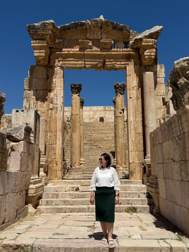 約旦-傑拉什考古遺址Jerash，請注意攤販拍照索取小費