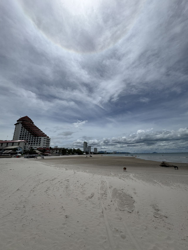 ชิลล์ ชายหาดเขาตะเกียบ หัวหิน