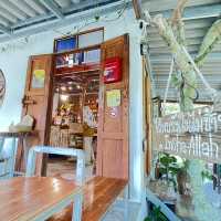 Coffee shelter 