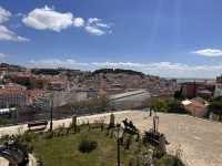 【サン・ペドロ・デ・アルカンタラ展望台（Miradouro de São Pedro de Alcântara）】