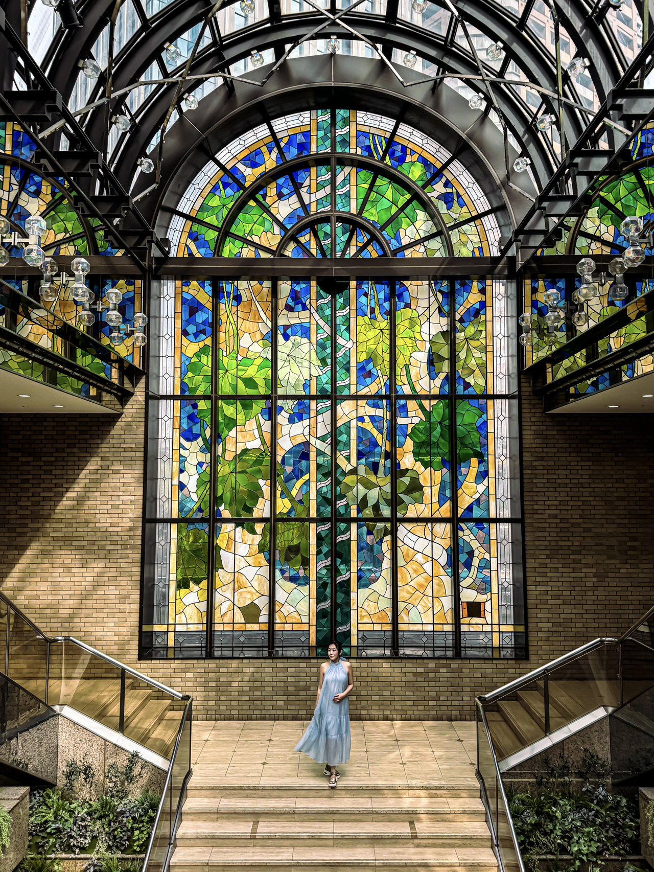 東京🗼レトロ建築巡り】📍飯田橋ラムラの美しいステンドグラス | Trip