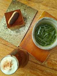 ร้านกาแฟดอกไม้ในเขาหลัก