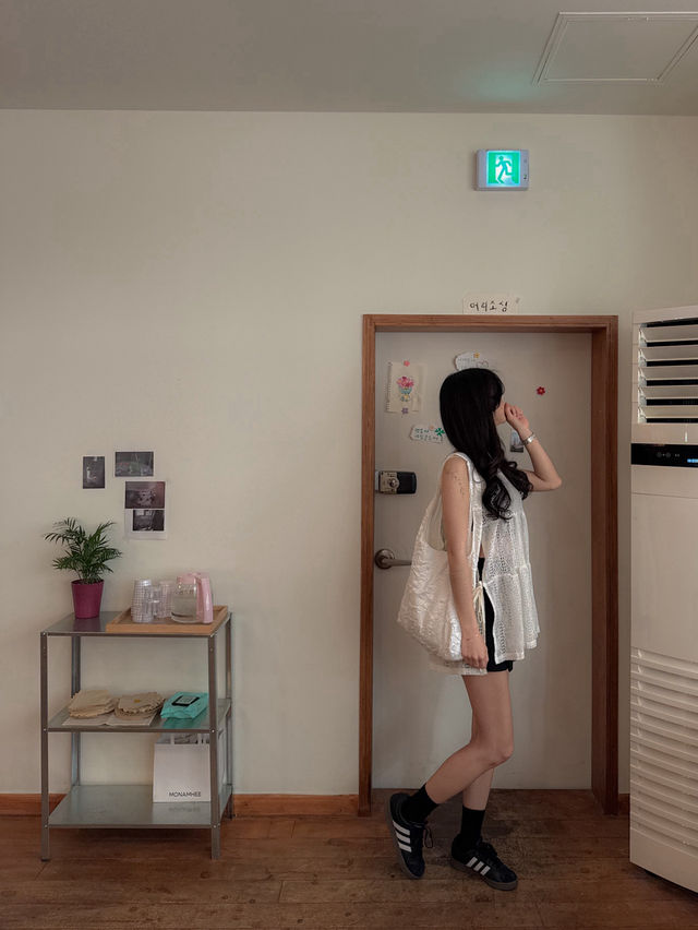 키티 쿠키가 있고 늦은 밤까지 운영하는 감성 카페, 잔상화 