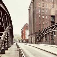 Hamburg Summer Escape: Harbor Breezes & Hidden Courtyards