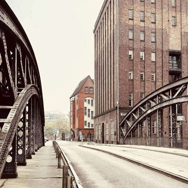 Hamburg Summer Escape: Harbor Breezes & Hidden Courtyards