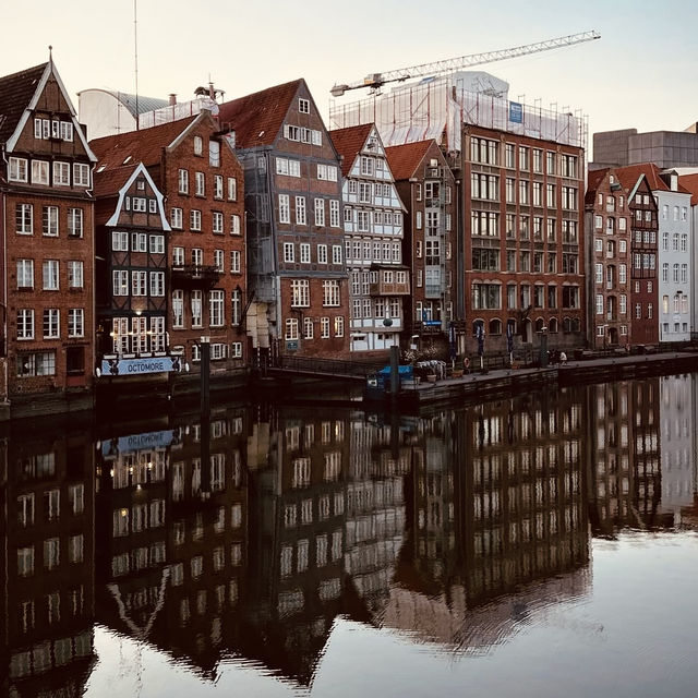 Nikolaifleet at Twilight: Hamburg’s Hidden Maritime Time Capsule