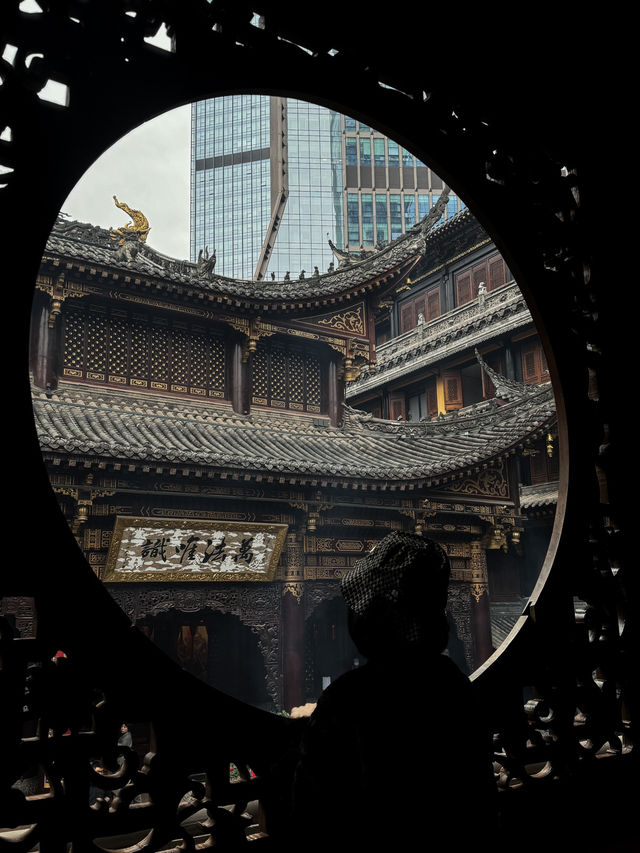 Luohan Temple วัดโบราณ ใจกลางเมืองฉงชิ่ง Luohan Temple วัดโบราณ ใจกลางเมืองฉงชิ่ง