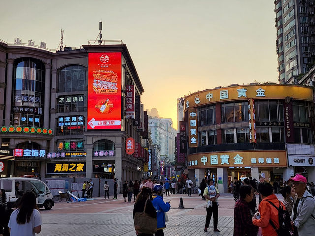 Guangzhou’s Twin Shopping Streets: Style Meets Tradition
