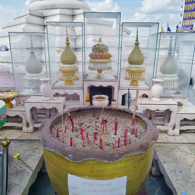พระเจดีย์มุตาว(มุเตา)เกาะเกร็ด