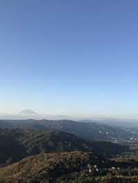 【静岡県　伊東市　富士山を望む大室山リフトとお鉢周り】
