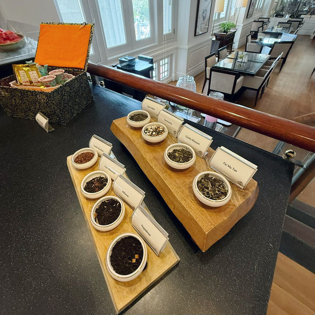 Elegance in Every Sip: The Straits Lounge Experience 🇸🇬