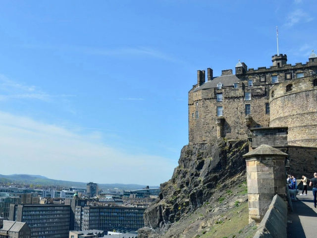 Echoes of Royalty: A Majestic Day at Edinburgh Castle