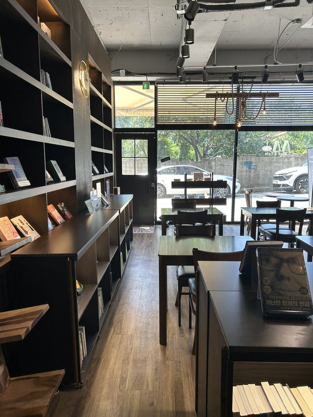책 냄새 나는 조용한 오후, 청주 서서희📚📖