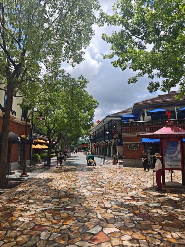 大人以及小孩的夢幻園區，一輩子一定要來玩的地方。
