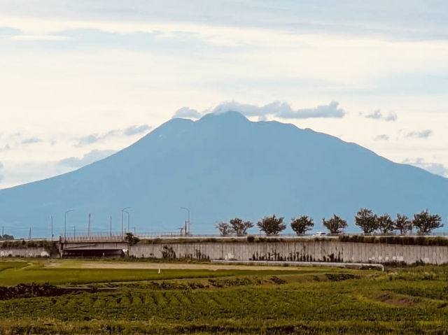 Mt. Iwaki Diary: A Solo Hiker's Spiritual Journey in Aomori** ⛰️🌸