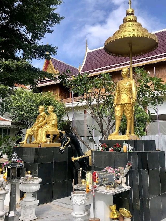วัดกู้ ไหว้พระ ปากเกร็ด นนทบุรี .