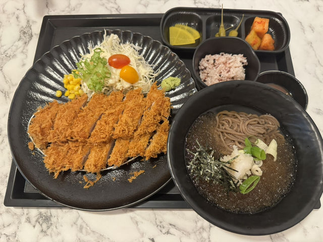 비가 부슬부슬 오는 날 땡기는 돈카츠!!