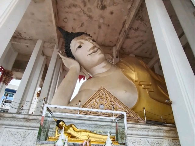 Visit the Majestic Reclining Buddha at Wat Hat Yai Nai