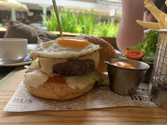 🍽️ Lunch at Oscar’s (Conrad) — Chill Ala Carte Vibes with Classy Comfort