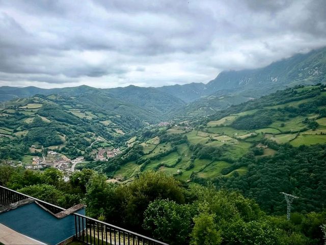 Lakeside Peace and Mountain Air at Los Barrios de Luna