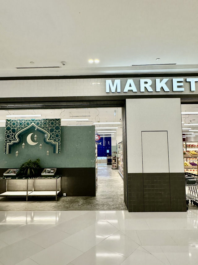 🛍️ Understated Luxury at Shoppes at Four Seasons Place