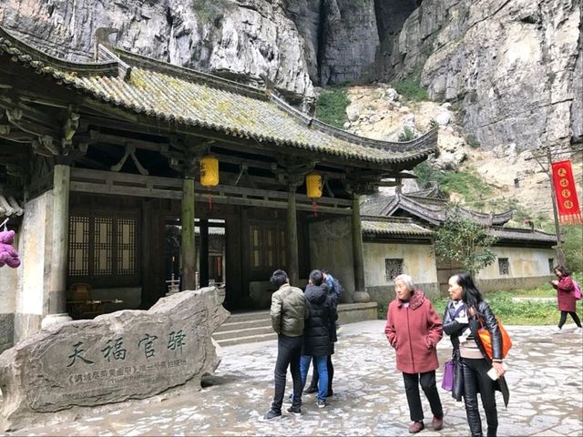 “Wulong Karst: Chongqing’s UNESCO-Kissed Gorge of Dragon‑Bridges, Caves & Mystical Tiankeng Wonders”