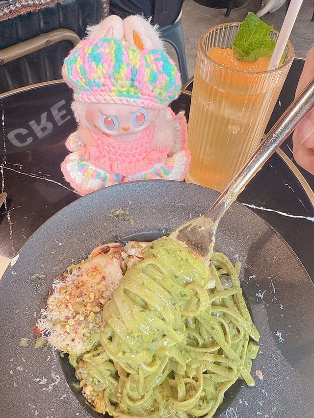 黑白型格Cafe！開心果意粉超正🤤