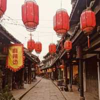 🏮 Step Back in Time: A Solo Traveler’s Guide to Huanglongxi Ancient Town!