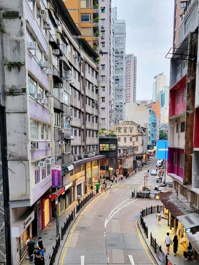Lively Stroll Through Kowloon