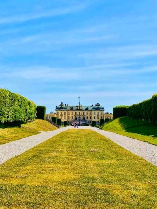Drottningholm Palace – Sweden’s Royal Residence and UNESCO Gem 🇸🇪✨