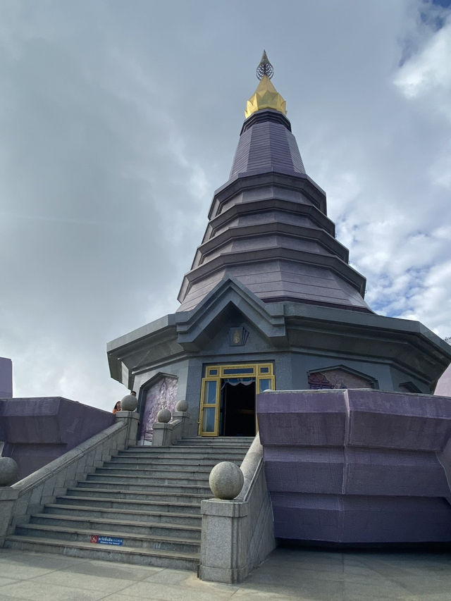 ⛰️ คู่เจดีย์งดงามบนยอดดอยอินทนนท์ ⛰️ คู่เจดีย์งดงามบนยอดดอยอินทนนท์