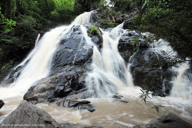 น้ำตกแม่วะ น้ำตกสวยใน อ.เถิน จ.ลำปาง