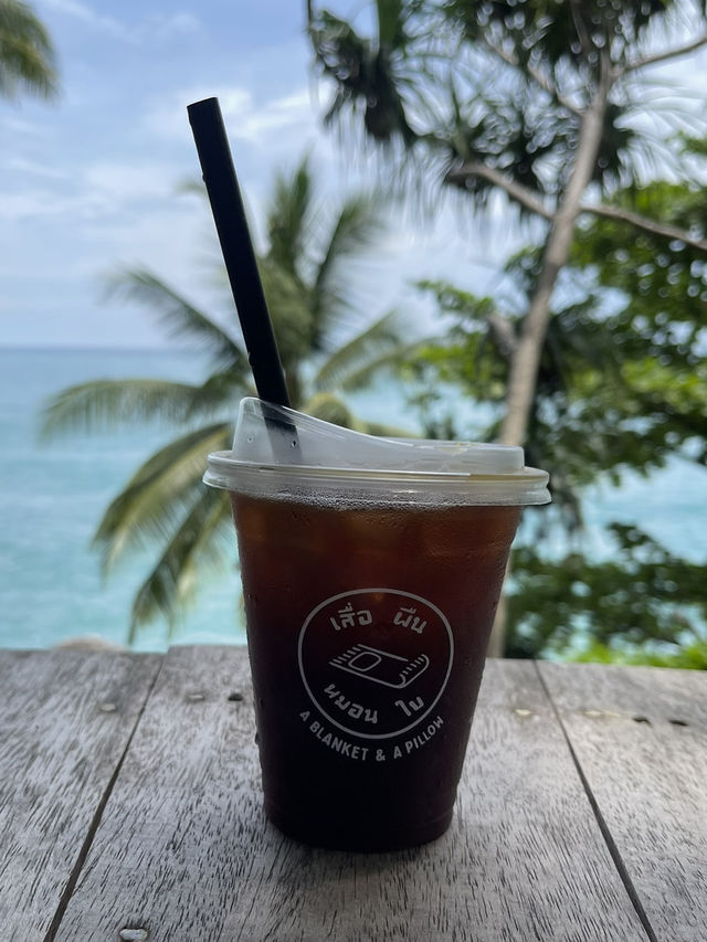 ภูเก็ตไปไหนดี ขอแนะนำคาเฟ่เสื่อฝืนหมอนใบ 🥥